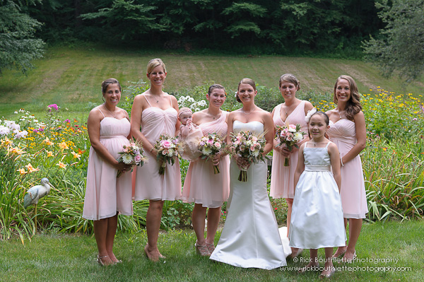 Bride & Bridesmaids with bouquets