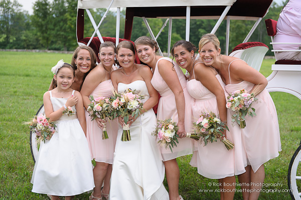 Bride & Bridesmaids with bouquets