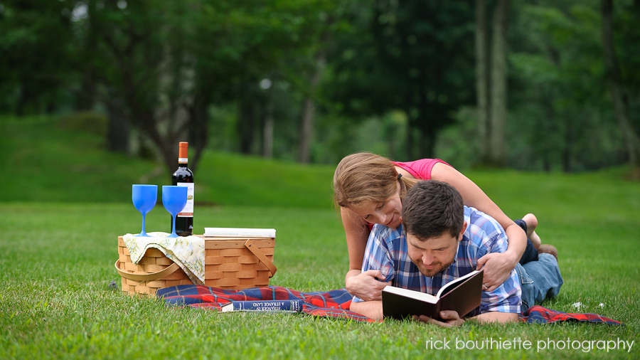 couple picnicking during engagement photo session