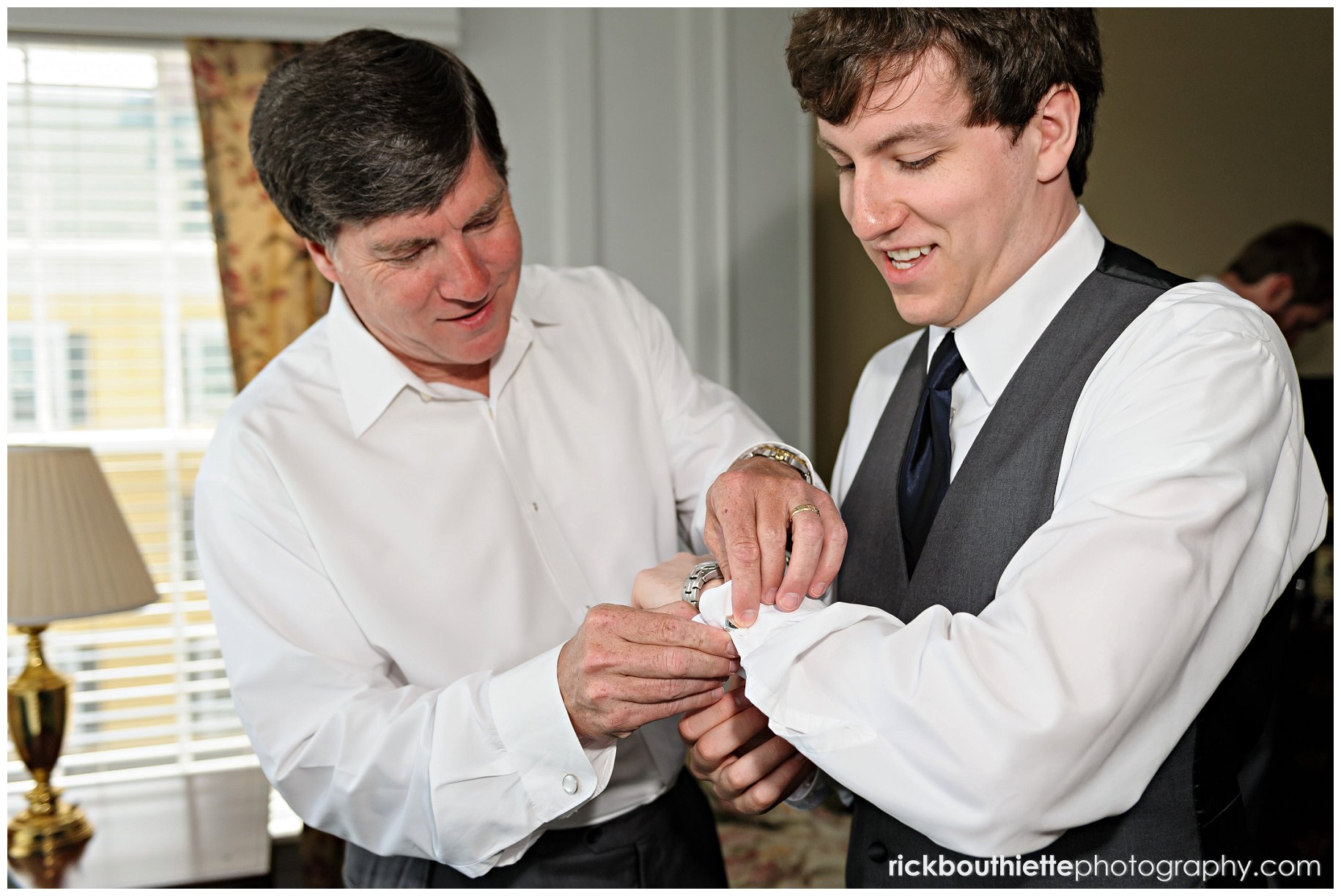 Dad helps groom with cufflinks