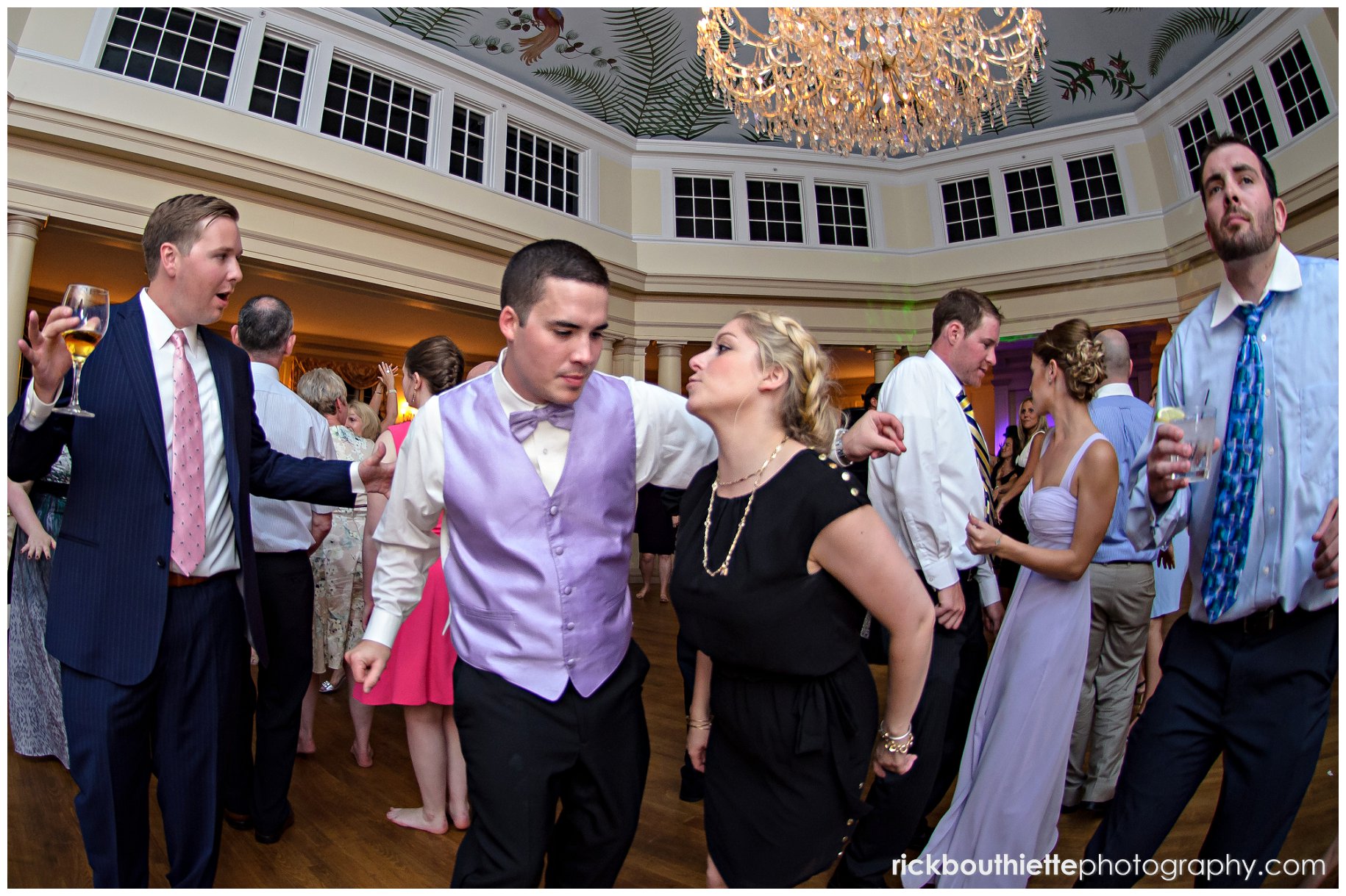 guest dancing at Mountain View Grand wedding