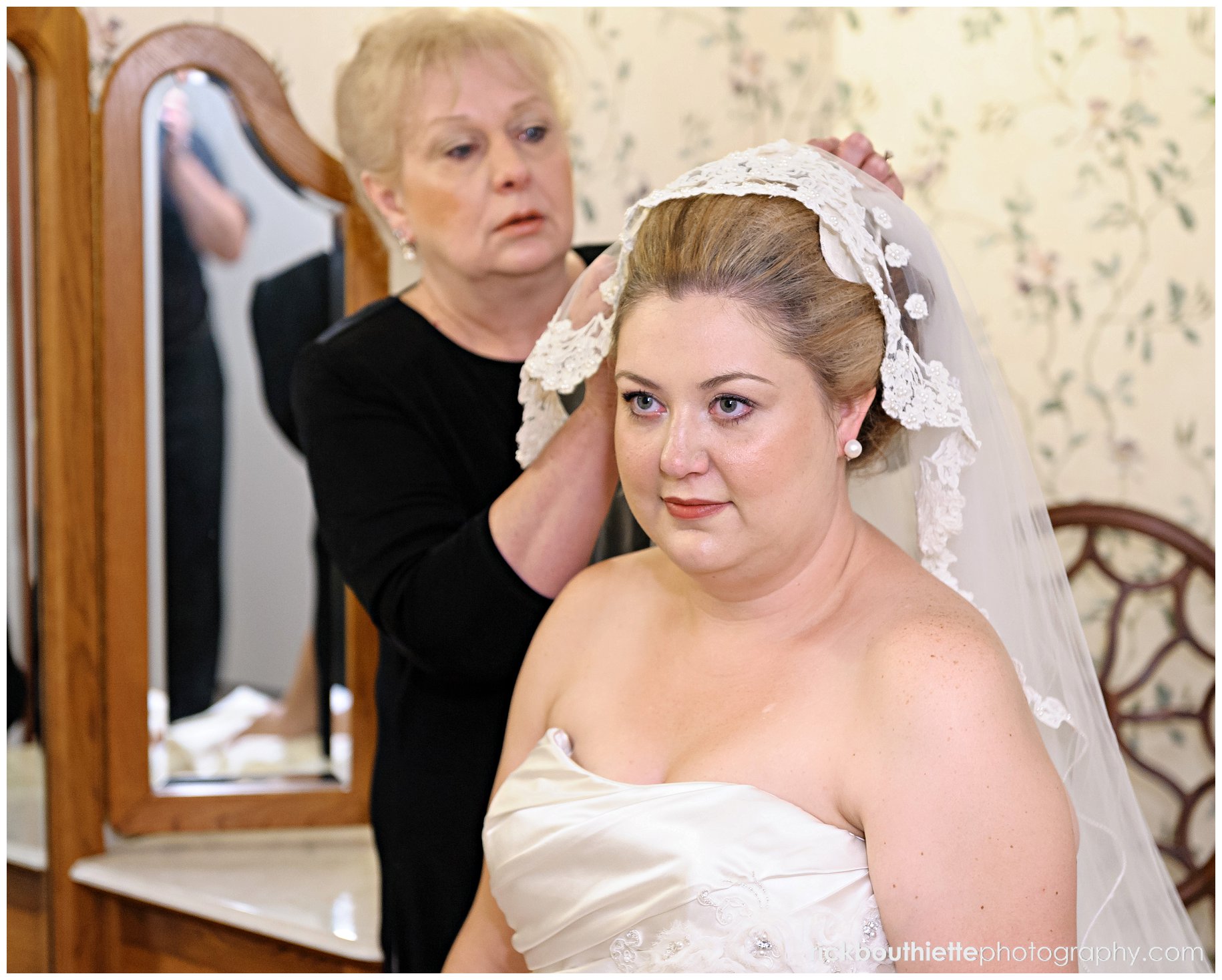 putting the bride's veil on