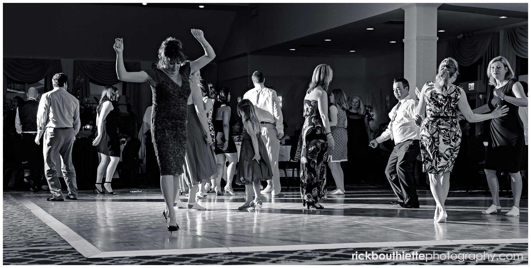 guest dancing bride & groom first dance at Atkinson Country Club, black & white