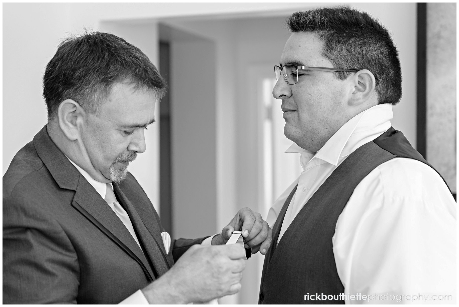 The best man helps groom prepare for wedding