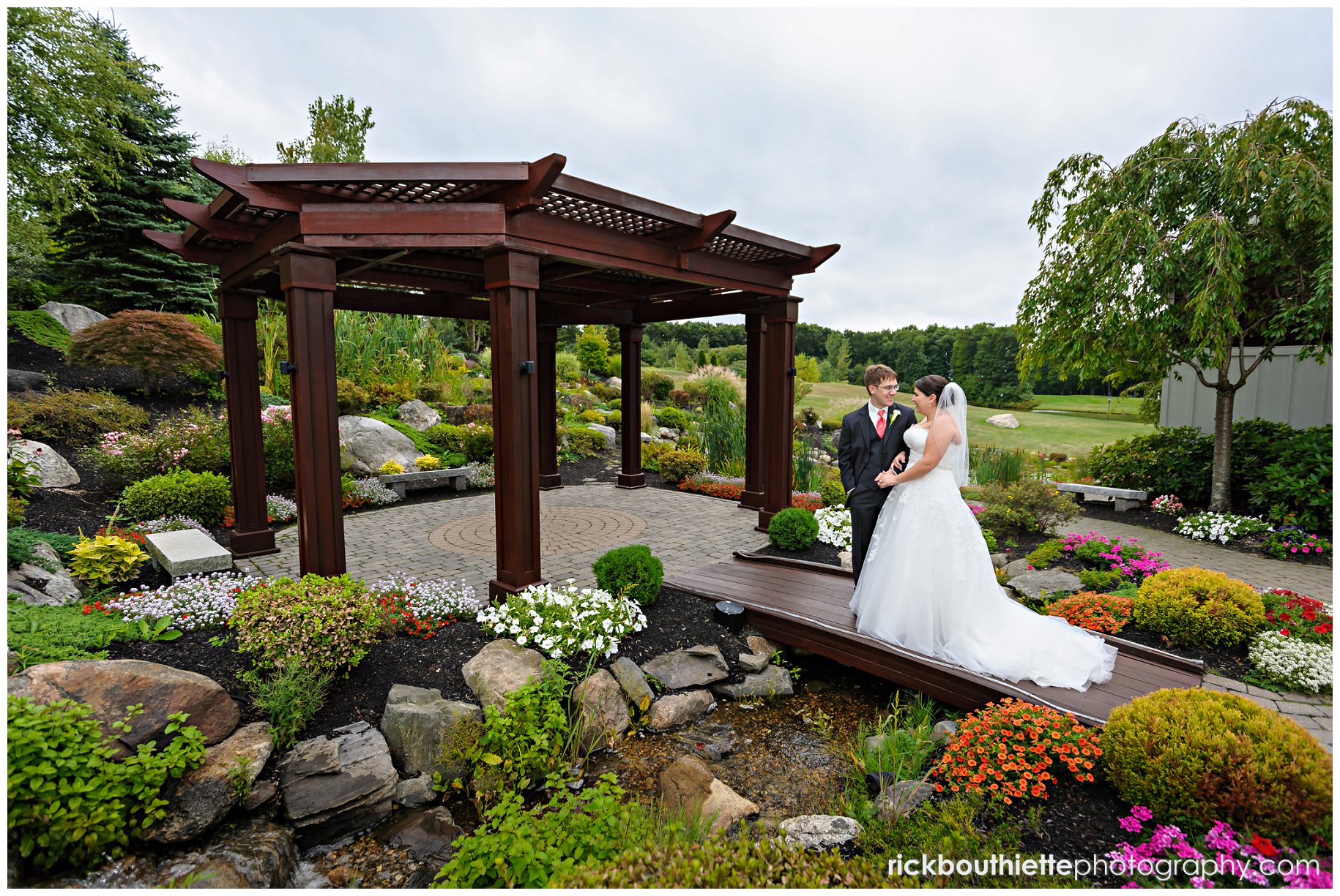 bride & groom at trellis at atkinson country club