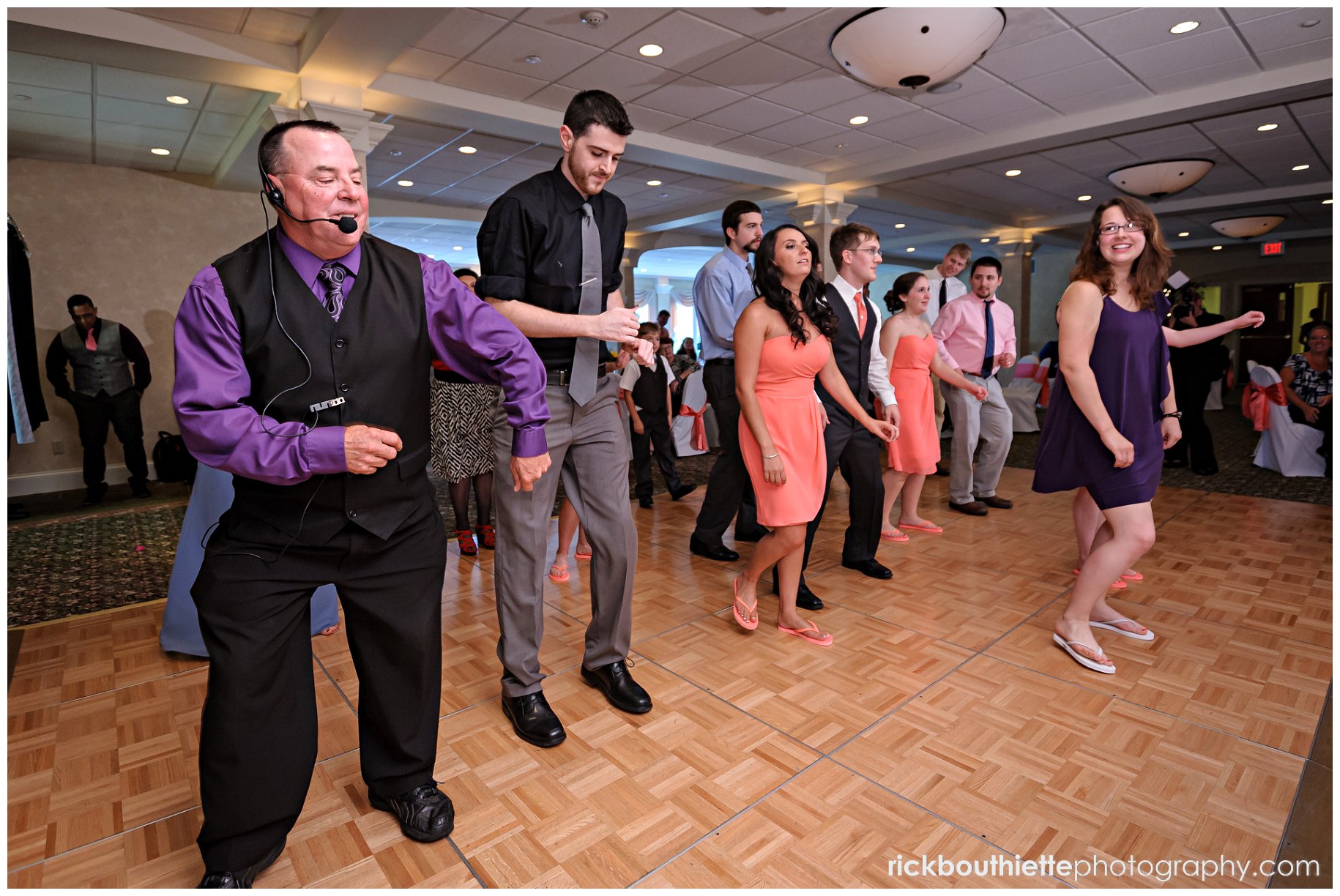 dj rick bowie gets guests dancing at atkinson country club wedding