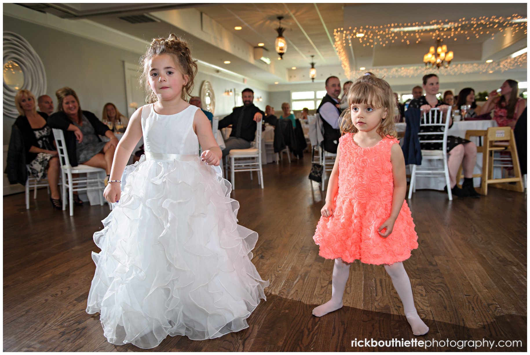 little girls dancing at Grandview Ballroom wedding at the oaks