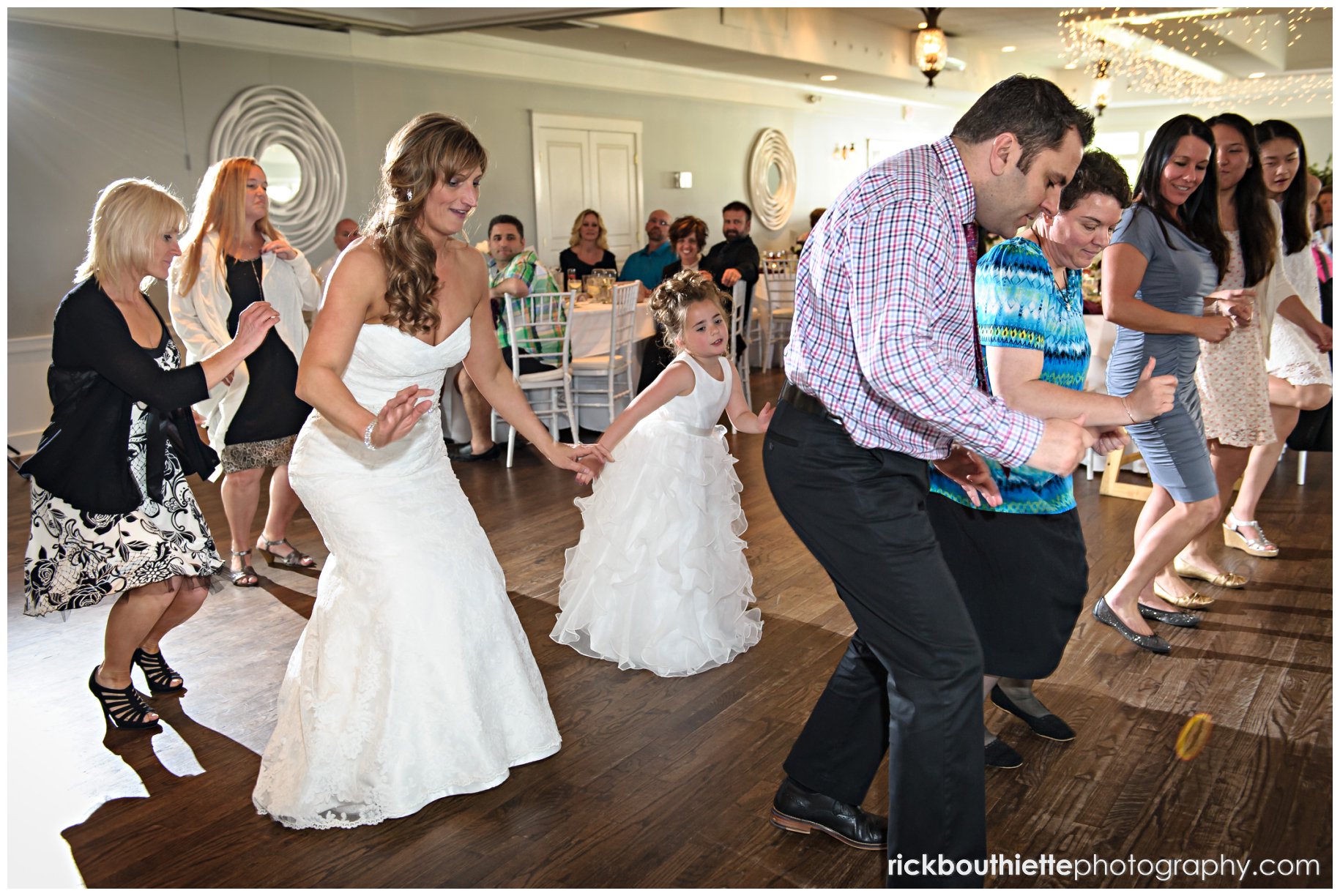 bride dancing with guests at Grandview Ballroom wedding at the oaks