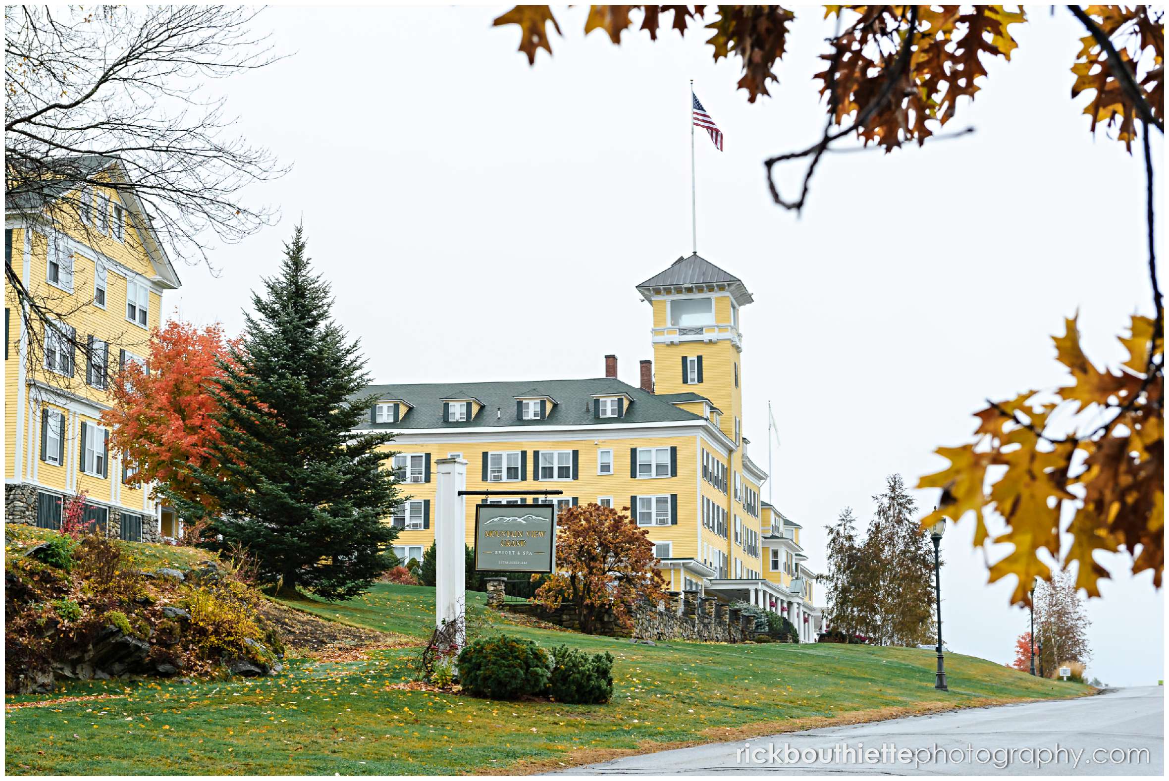 the mountain view grand hotel in fall