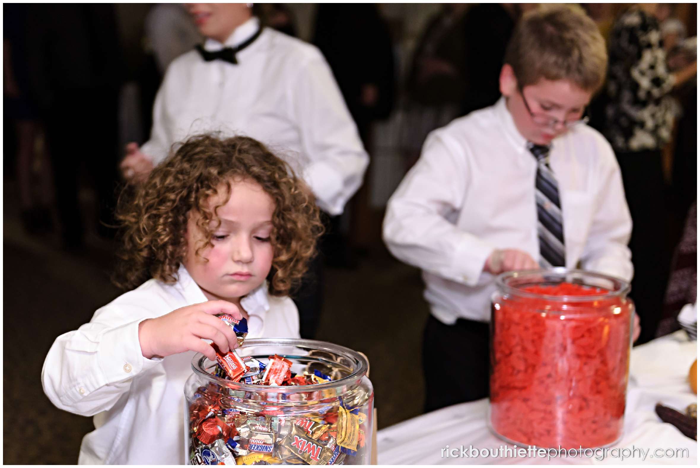 kids enjoy candy bar at New Hampshire seacoast wedding