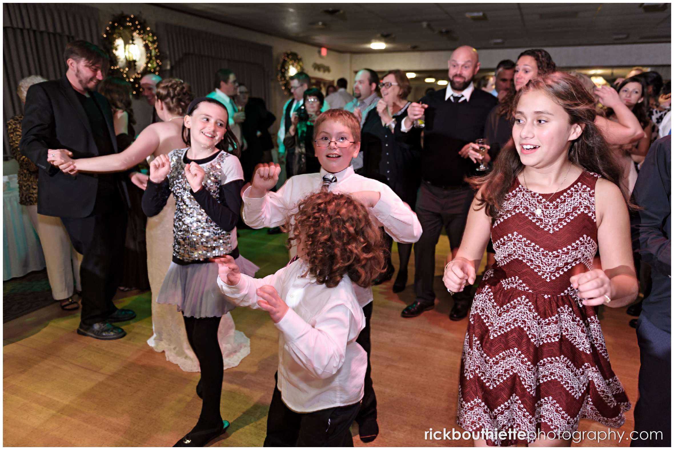 kids dancing at Harris' Pelham Inn wedding