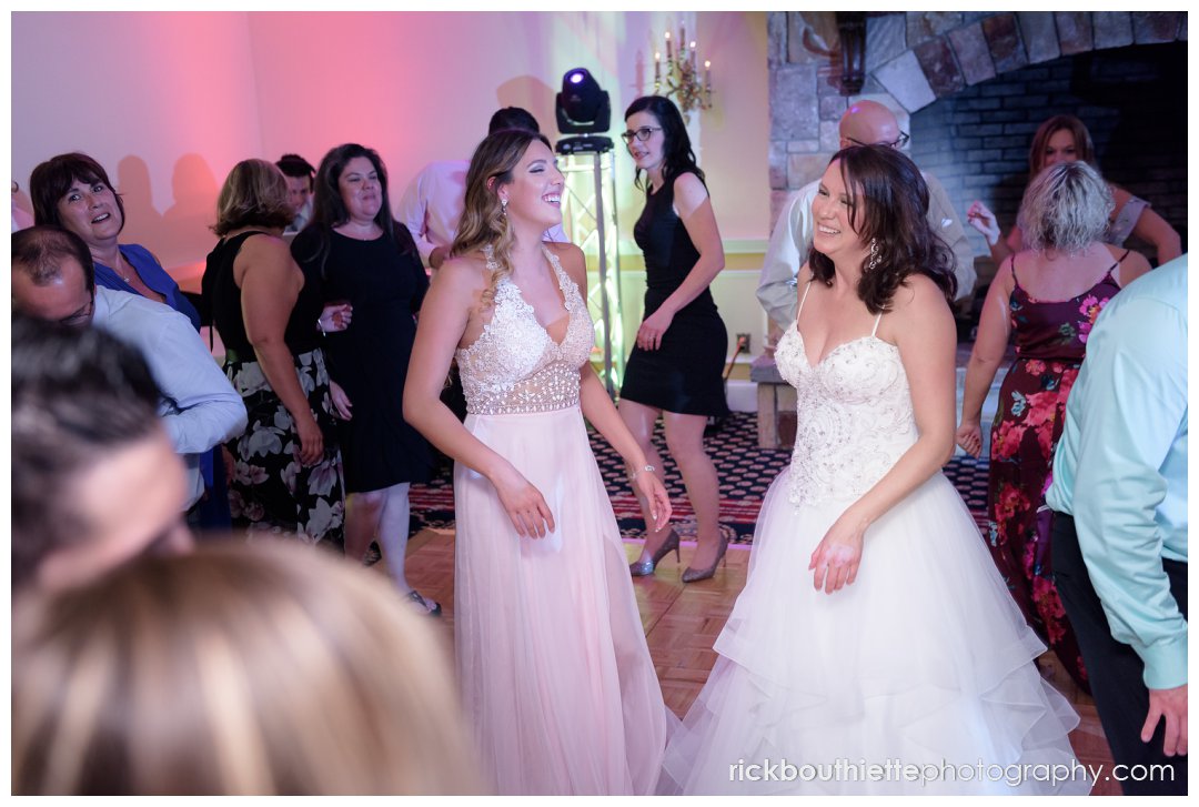 guests dancing at Mountain View Grand Resort wedding reception